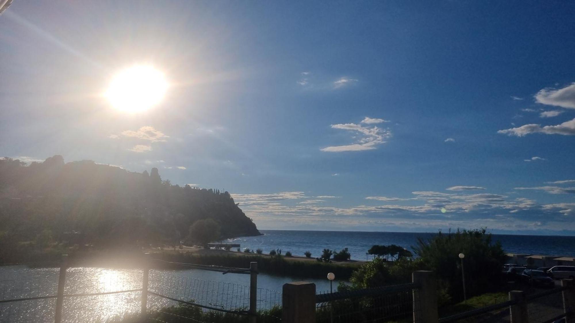 Piran Beach House - Private Oasis - Beachfront Apartment With A Sea View Terrace מראה חיצוני תמונה