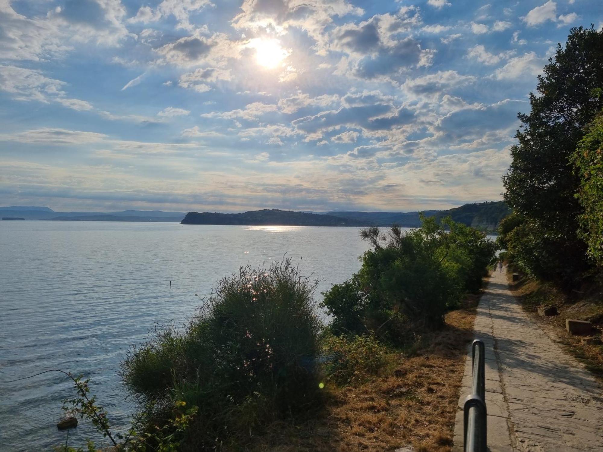 Piran Beach House - Private Oasis - Beachfront Apartment With A Sea View Terrace מראה חיצוני תמונה