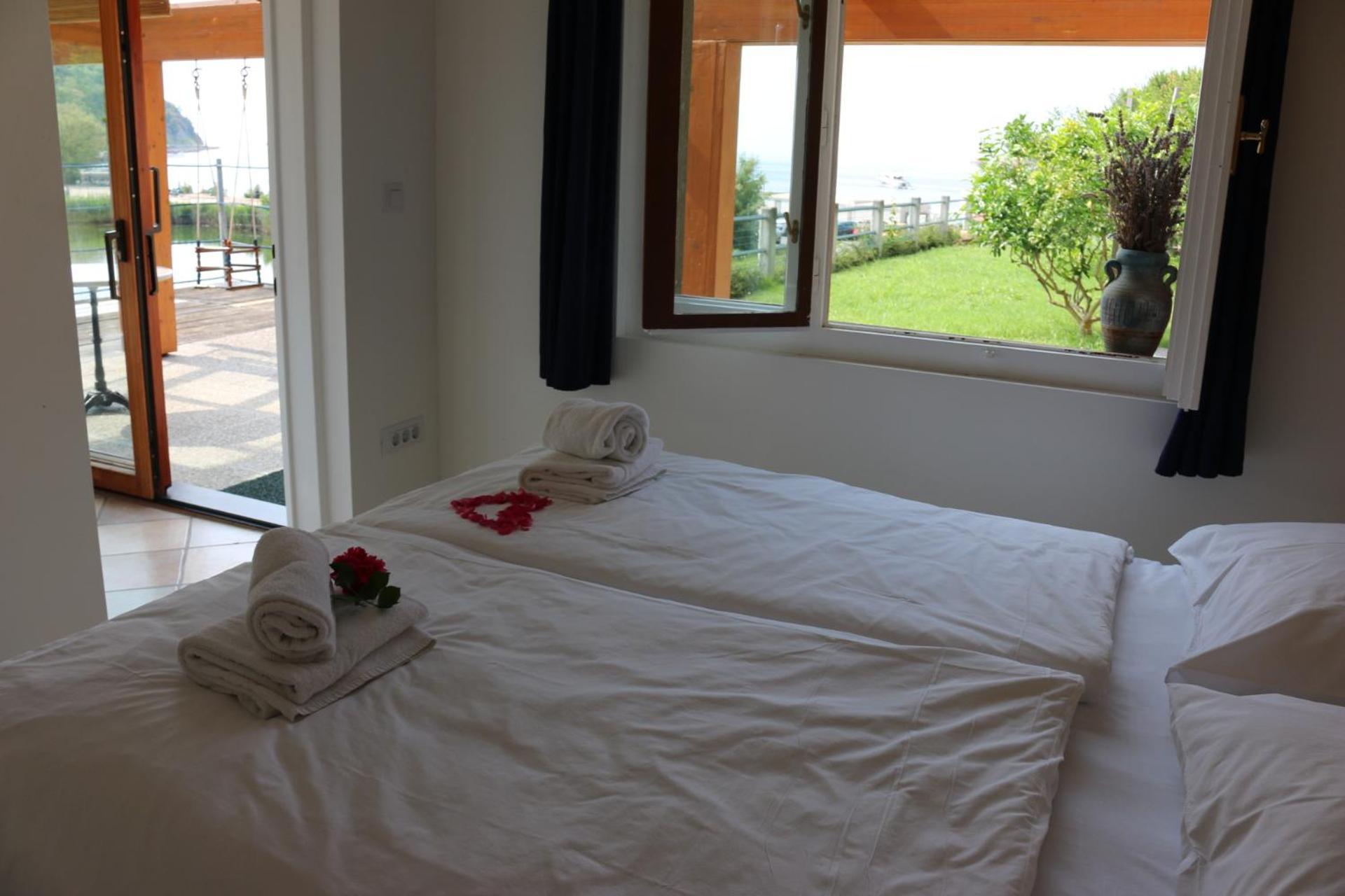Piran Beach House - Private Oasis - Beachfront Apartment With A Sea View Terrace מראה חיצוני תמונה