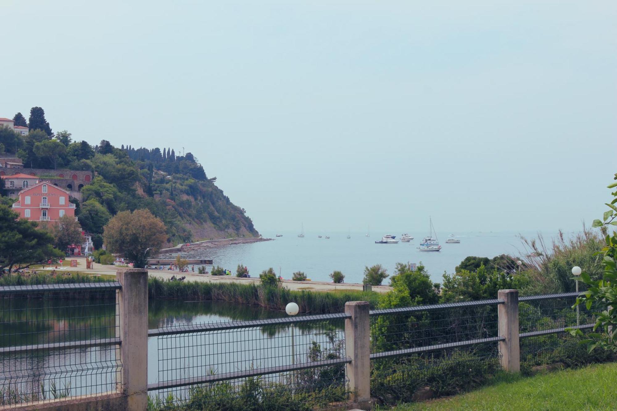 Piran Beach House - Private Oasis - Beachfront Apartment With A Sea View Terrace מראה חיצוני תמונה