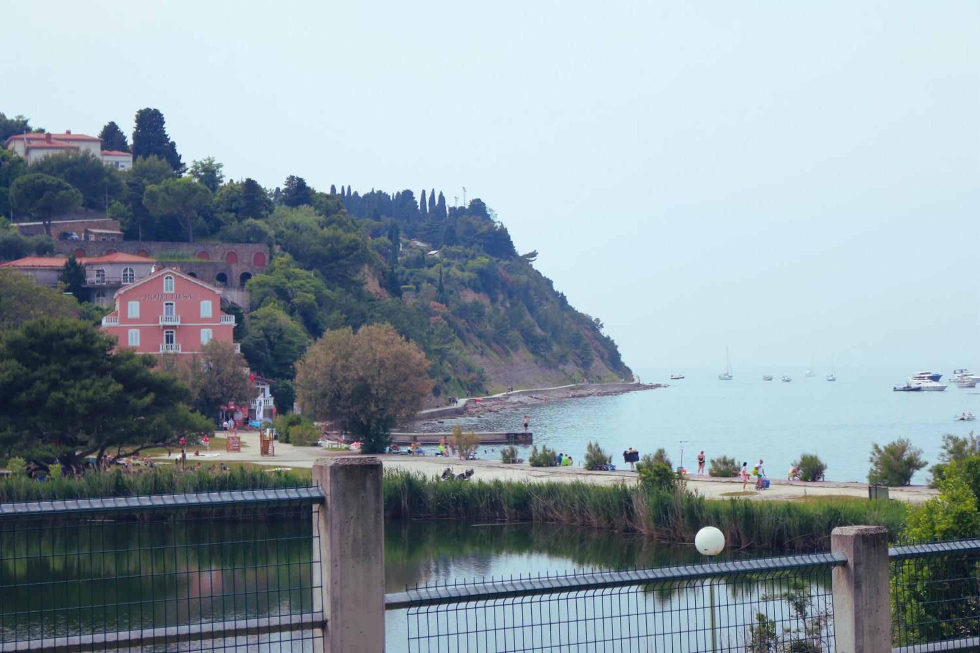 Piran Beach House - Private Oasis - Beachfront Apartment With A Sea View Terrace מראה חיצוני תמונה